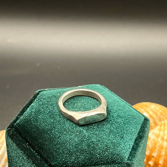 Simple Gal Singlet Ring - Picture 1 of 1